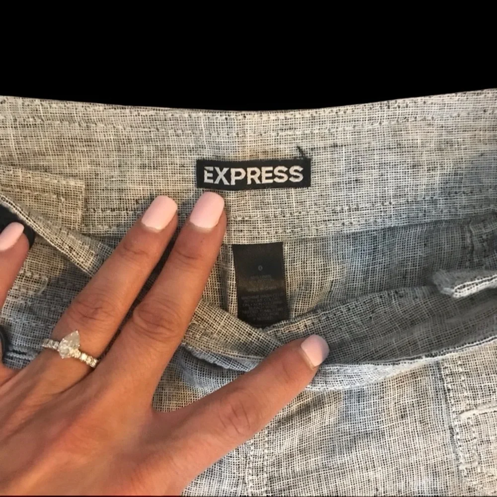 6 button Express Shorts - Picture 3 of 3